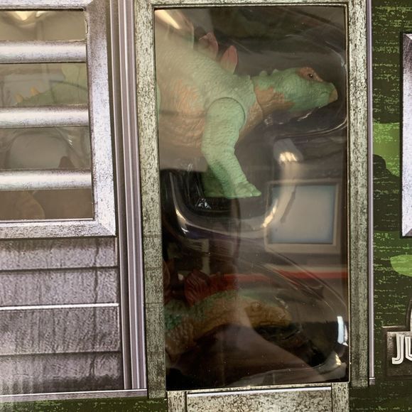 Jurassic World Legacy Collection Dr. Sarah Harding and Stegosaurus Figure Pack - Picture 5 of 5